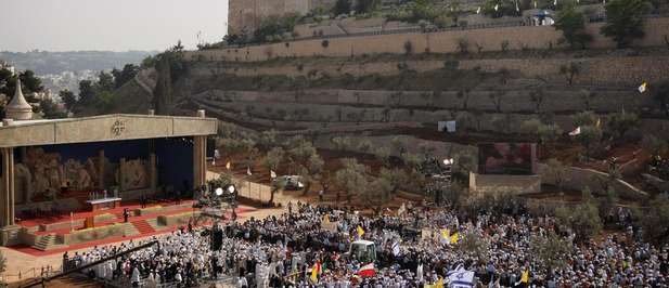 c617x266_popepapa1205